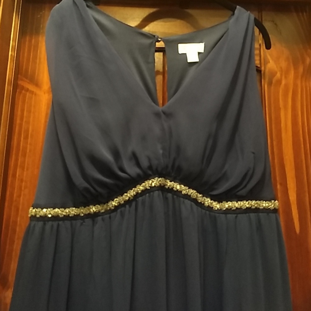 Maternity gown - Picture 2 of 4